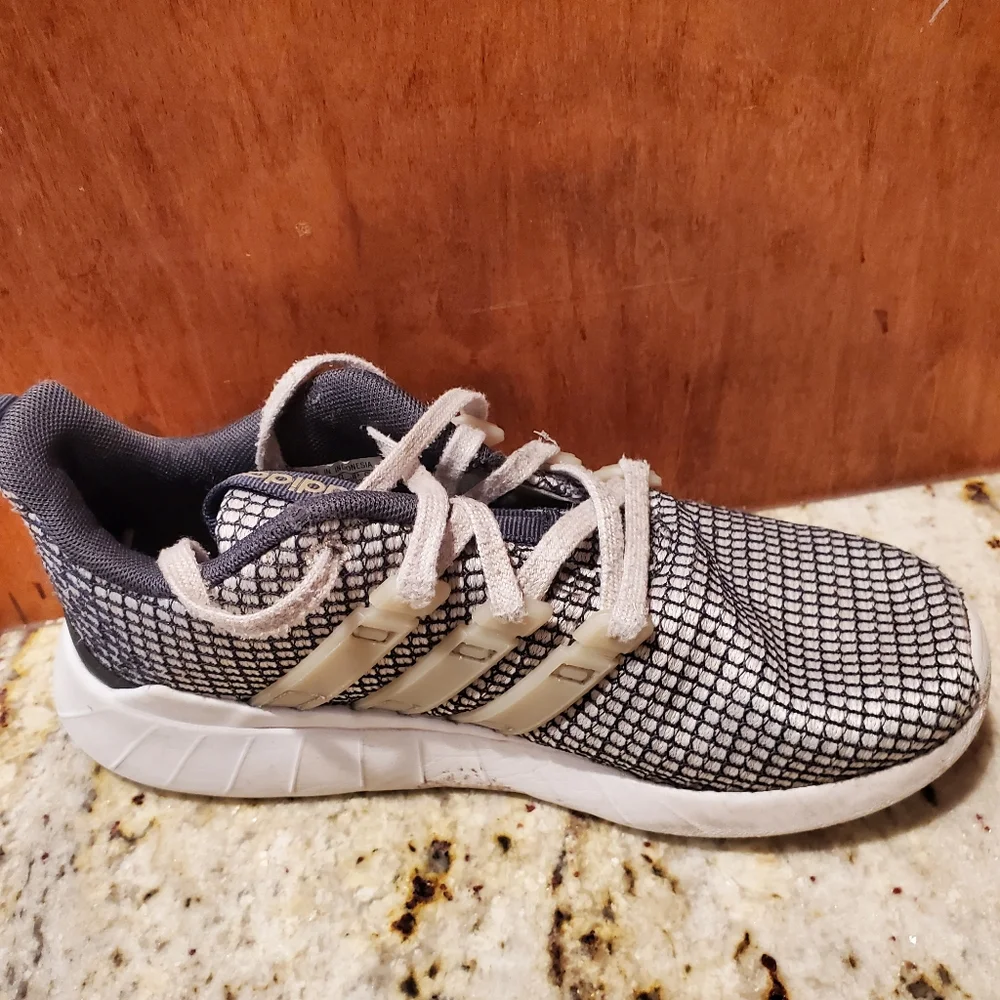 Boys adidas shoes - Picture 4 of 4